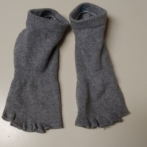 GAIAM Toeless Yoga Socks - Picture 3 of 5